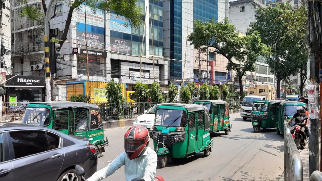 মানুষ বাড়ছে, চেকিং কমছে