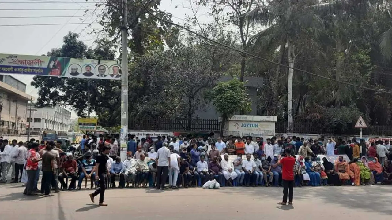 হেফাজতের হরতালে রাজপথে আওয়ামী লীগ 