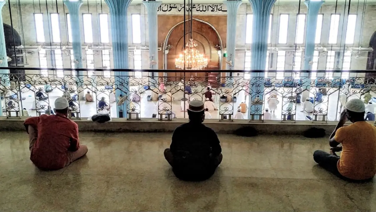 করোনা : মসজিদ-মন্দিরে স্বাস্থ্যবিধি মানার নির্দেশনা
