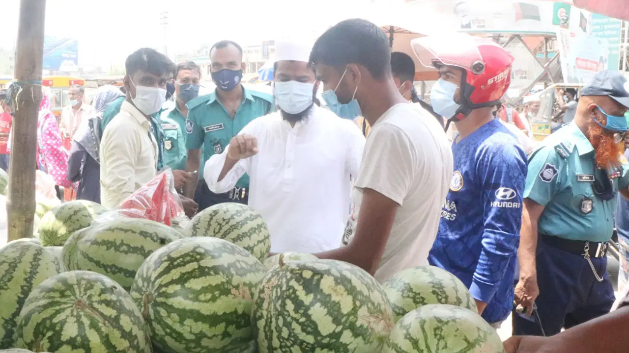 কেজি দরে তরমুজ বিক্রি করায় ৩৫০০ টাকা জরিমানা