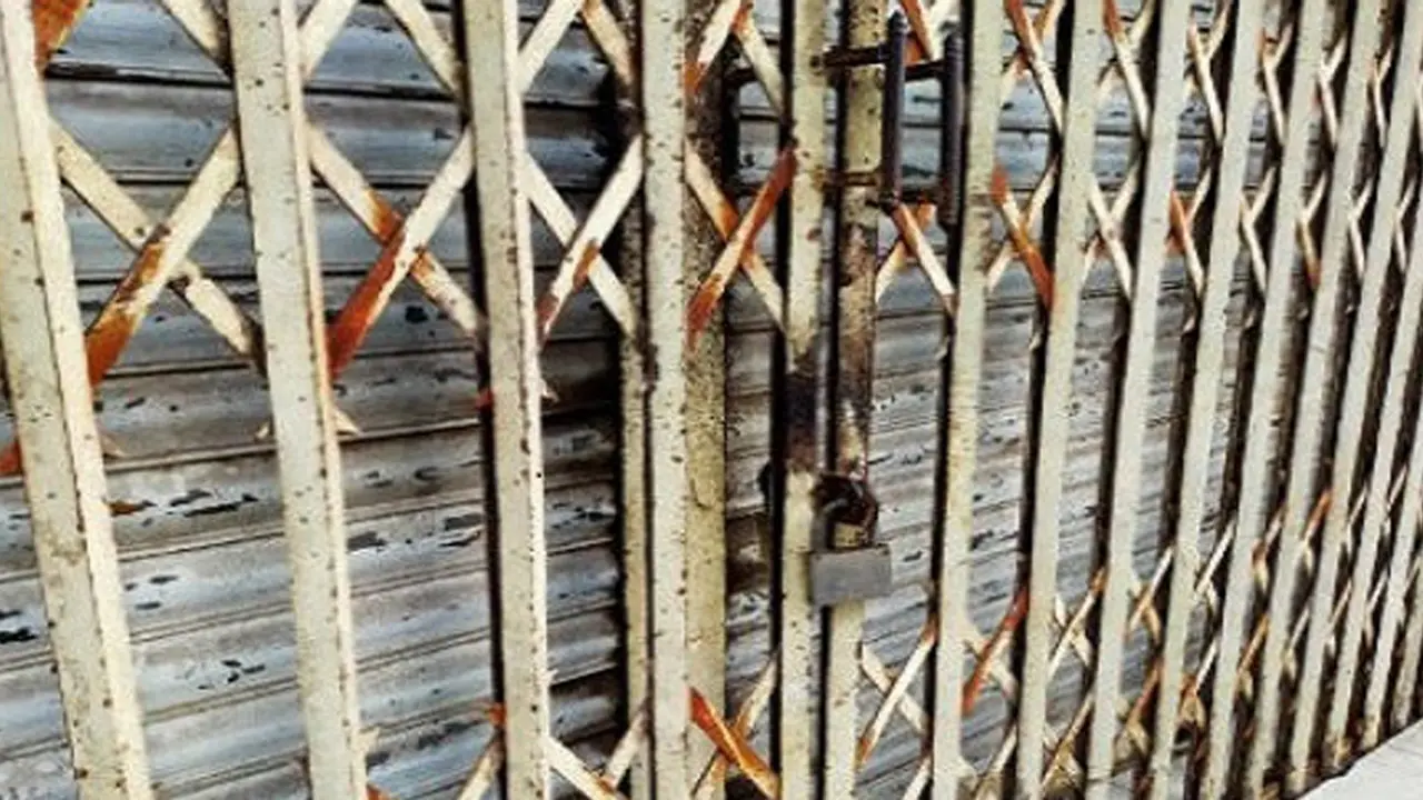 লকডাউনে বন্ধ থাকবে দোকানপাট-শপিংমল