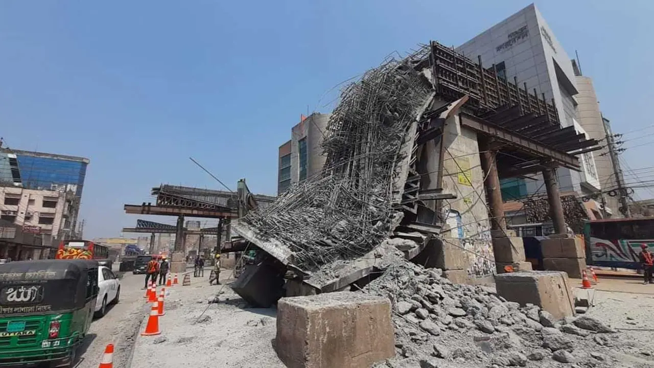 এবার ধসে পড়ল বিআরটি প্রকল্পের পিয়ার ক্যাপ