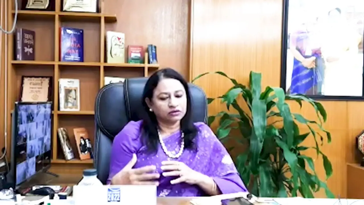 সাংবাদিকতায় ভালোবেসে আসতে হবে