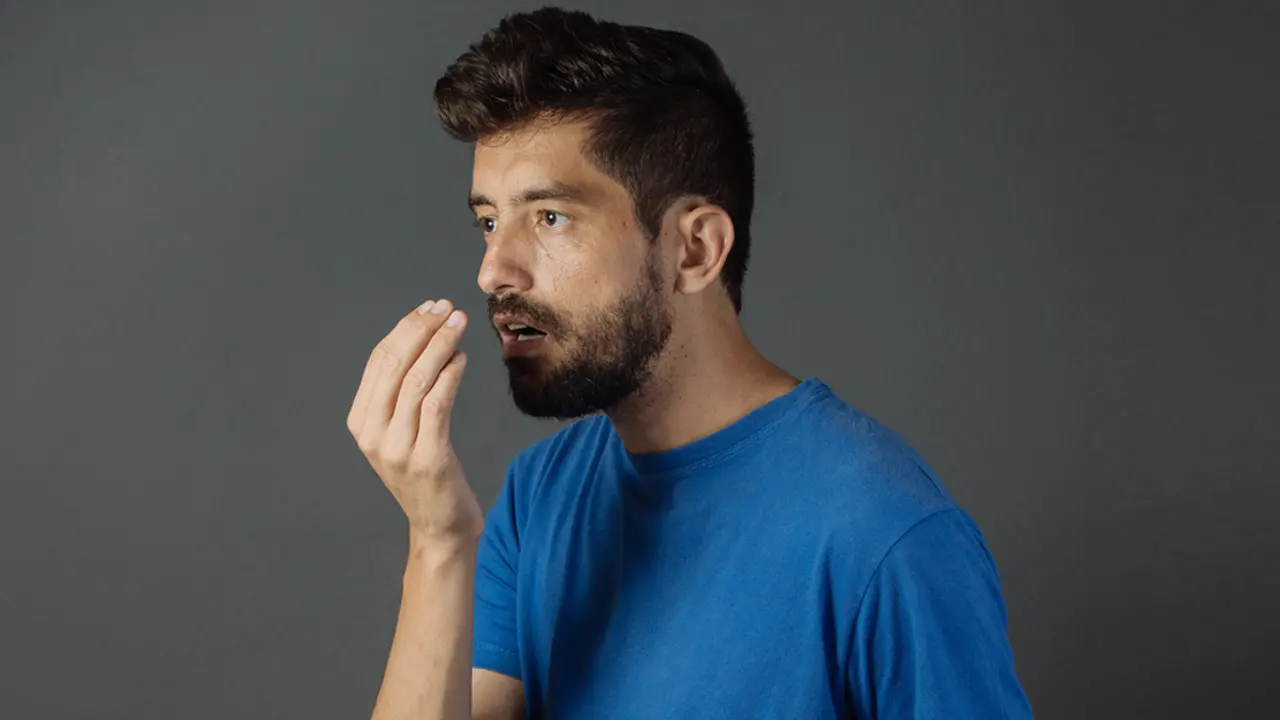 যেসব খাবার মুখের দুর্গন্ধের কারণ