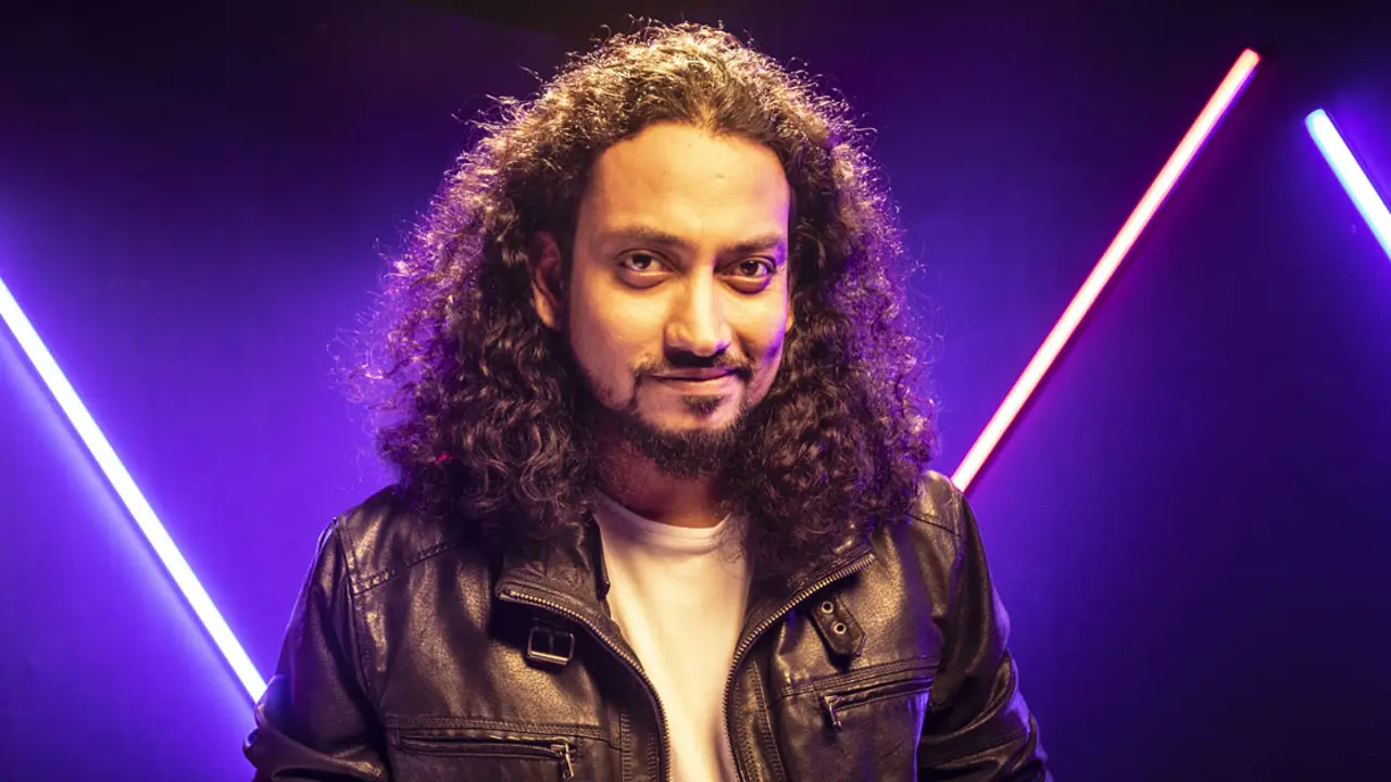 স্ফুলিঙ্গের তিন গানে প্রশংসিত হাসিব