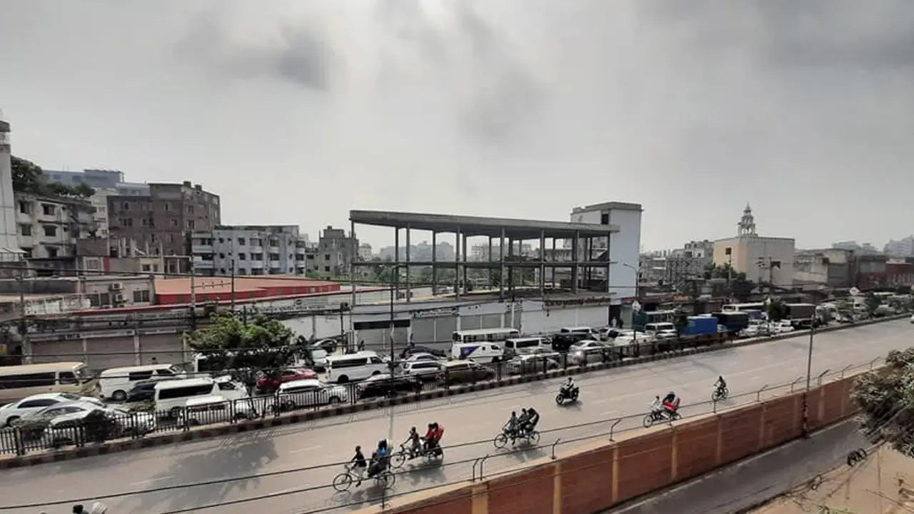 প্রগতি সরণিতে চেকিং জটে গাড়ির দীর্ঘ সারি