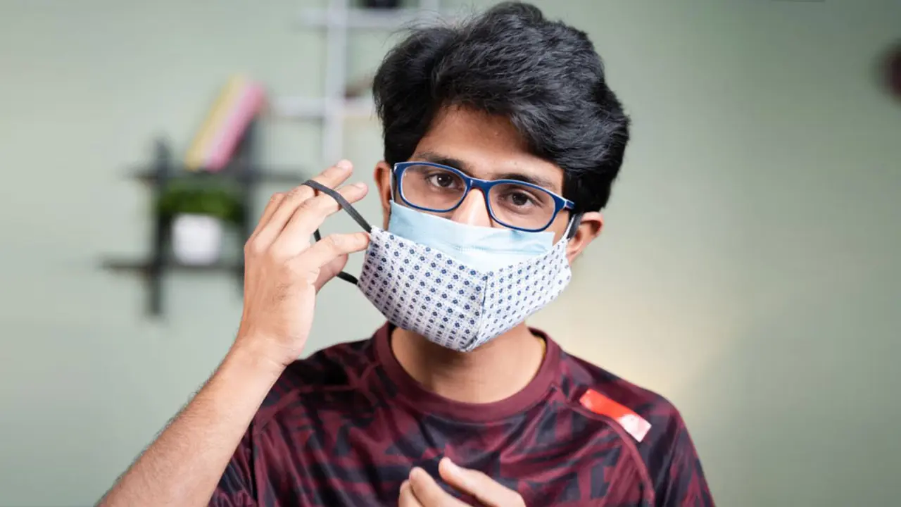 দুটি মাস্ক পরা কি বেশি কার্যকরী?