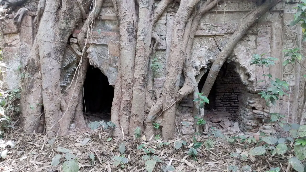 ধ্বংসের দ্বারপ্রান্তে ঐতিহাসিক এক কাতার মসজিদ