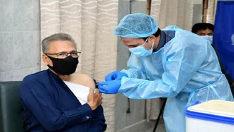 Pakistani President, wife receive COVID-19 vaccine