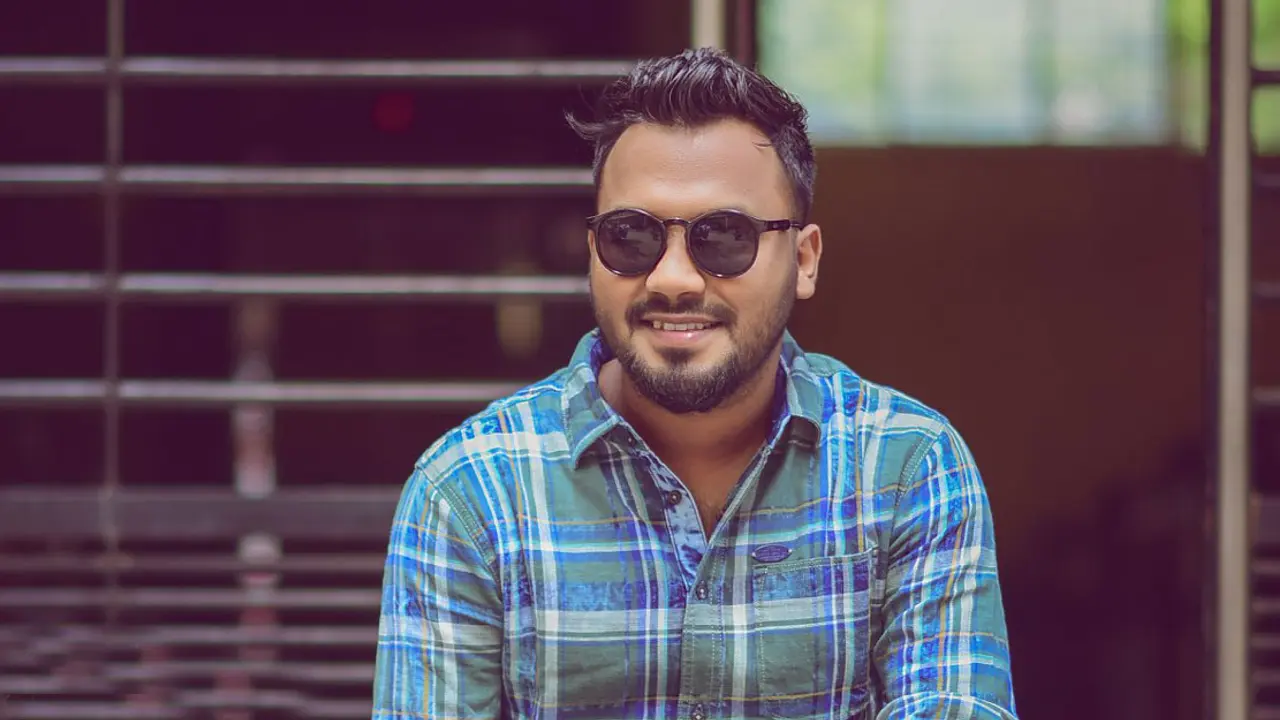 যেভাবে পরিচালক থেকে অভিনেতা হলেন পলাশ