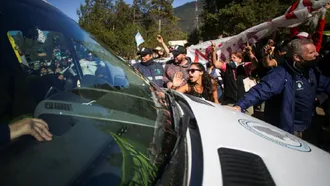 Protesters attack bus carrying Argentine President