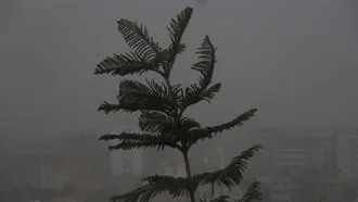 3 flights waiting to land at Dhaka airport