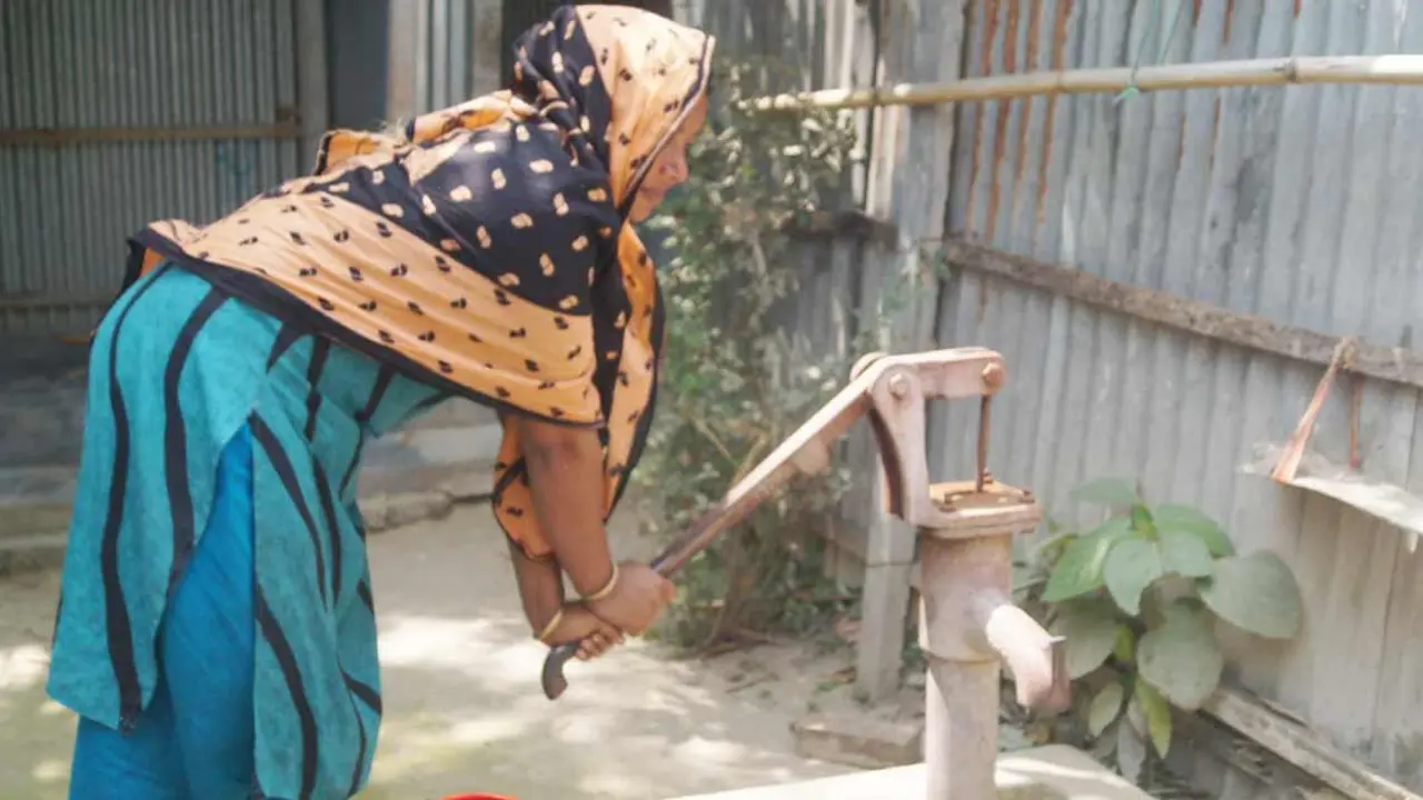 পাবনায় নলকূপে উঠছে না পানি