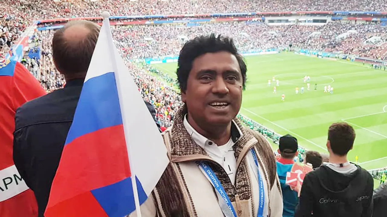 এখন হলে উৎপল শুভ্র হতে পারতাম কি না, প্রশ্নটা কঠিন