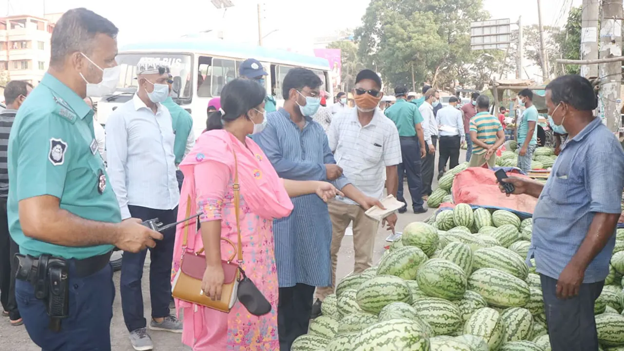 কেজি দরে তরমুজ বিক্রি করায় ১৪ জনকে জরিমানা