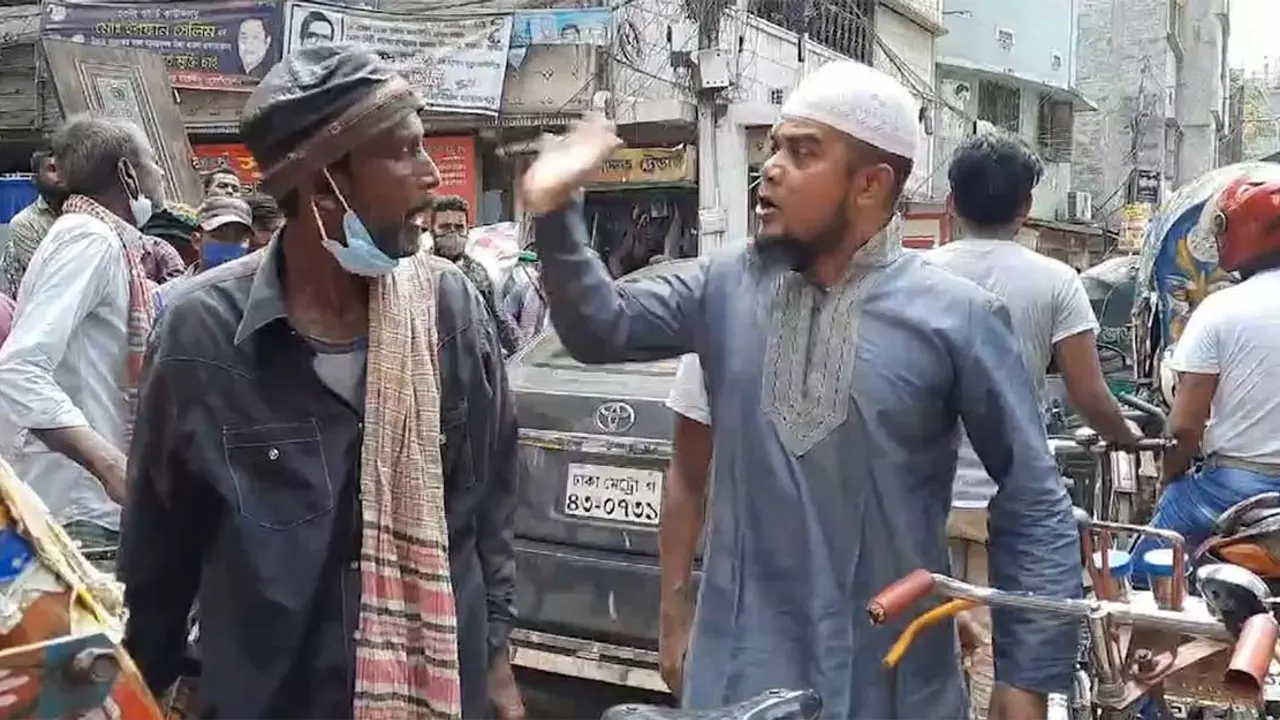 রিকশাচালককে নির্যাতনকারী কে এই প্রভাবশালী ব্যবসায়ী?