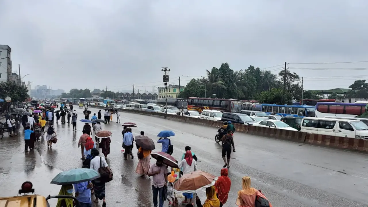 ৭ জেলায় লকডাউন: ঢাকায় ঢুকছে না কোনো বাস