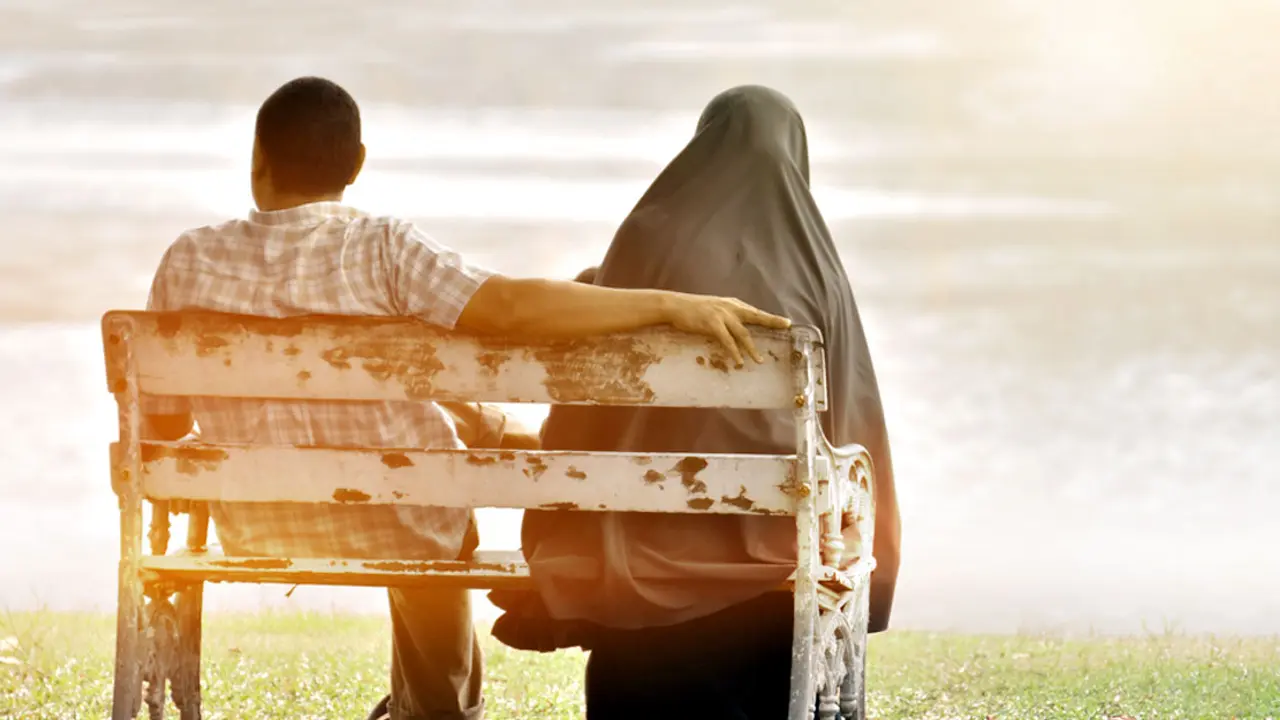 যে স্বামীর দিকে আল্লাহ রহমতের দৃষ্টি দেবেন না