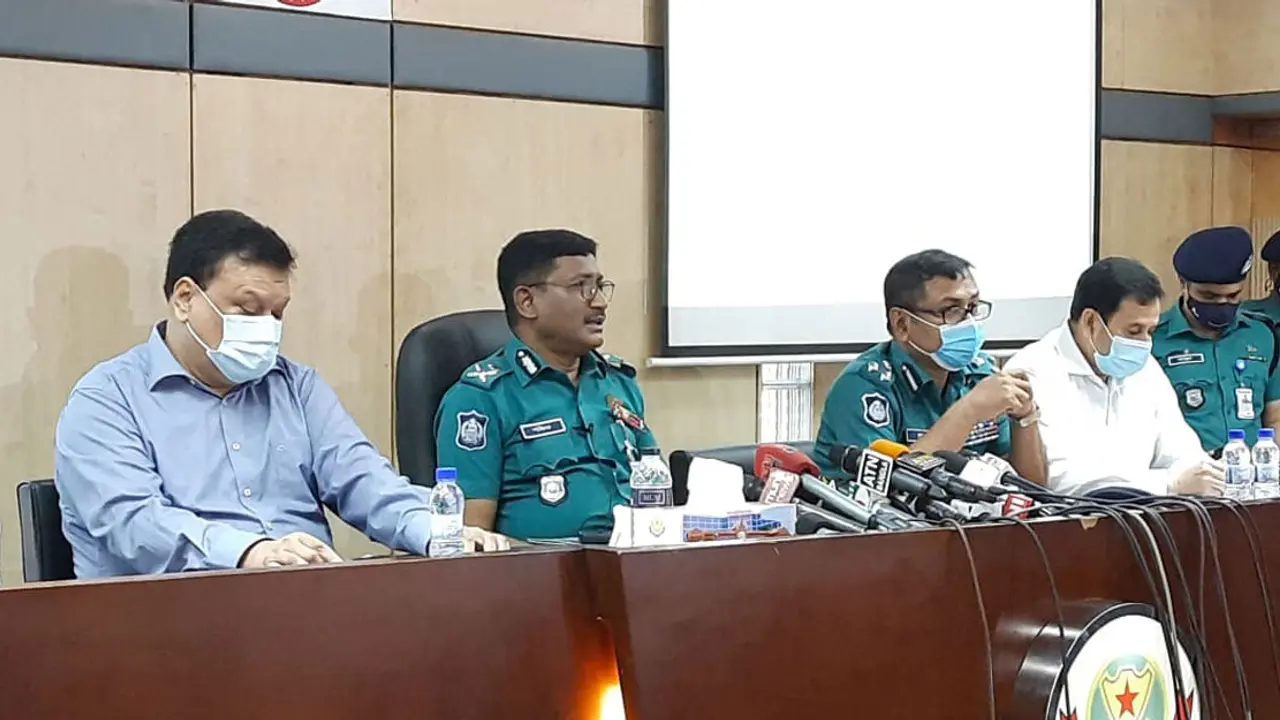 গ্রেফতার করব, মামলা দেবো, আদালতে পাঠাব : ডিএমপি কমিশনার