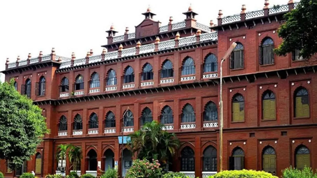 সম্মানজনক পদত্যাগ করেছিলেন ঢাবির যেসব উপাচার্য