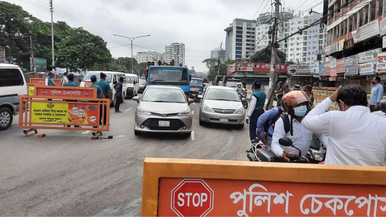 মিথ্যা অজুহাতে বাইরে বের হয়ে জরিমানা গুনছেন অনেকে