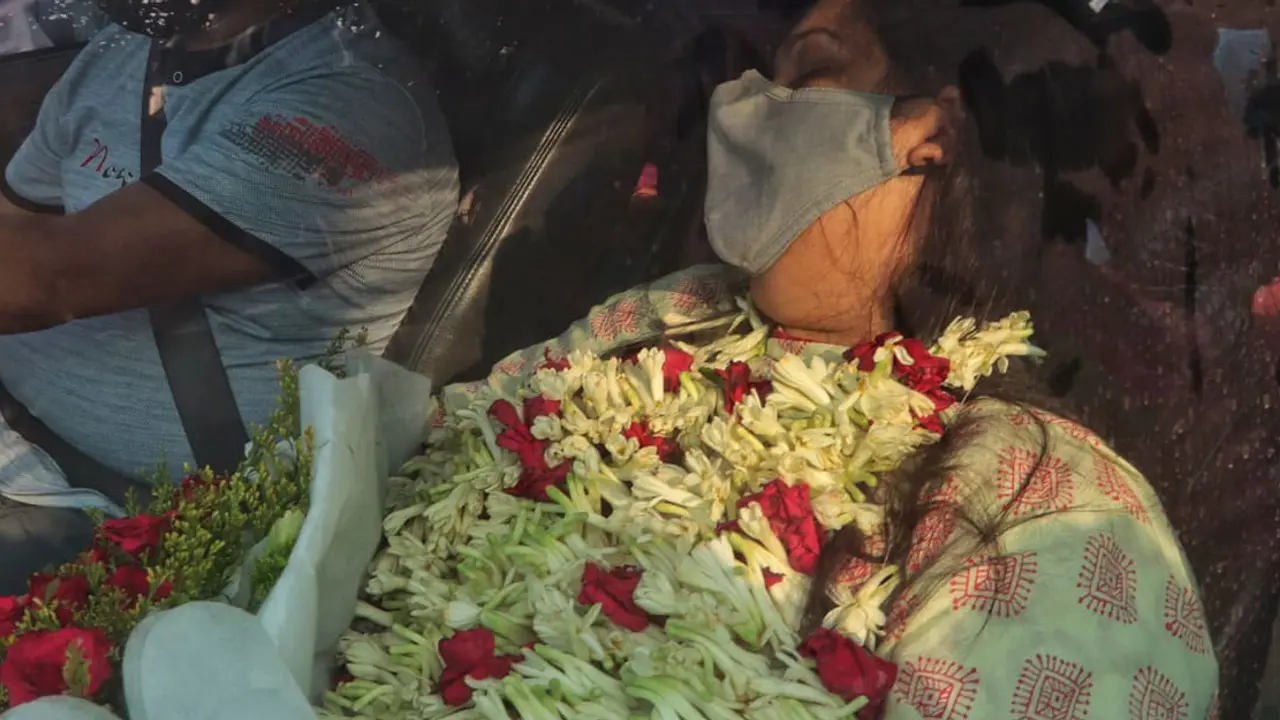 ব্লাড সুগার বেড়েছে রোজিনার, রয়েছে উদ্বেগ আর দুর্বলতা