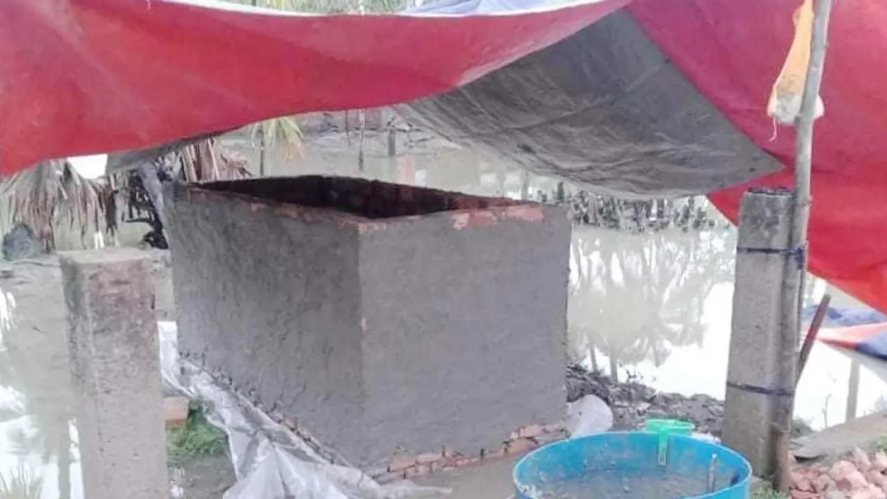 লাশ দাফনের জায়গা নেই সাতক্ষীরায়, কংক্রিটের কবরে শেষ শয্যা!