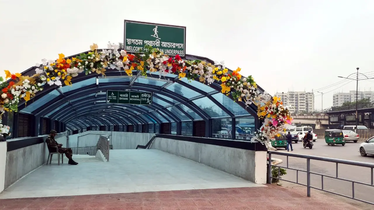 ‘সুরসপ্তক’ আন্ডারপাসে চাঁদের আলো