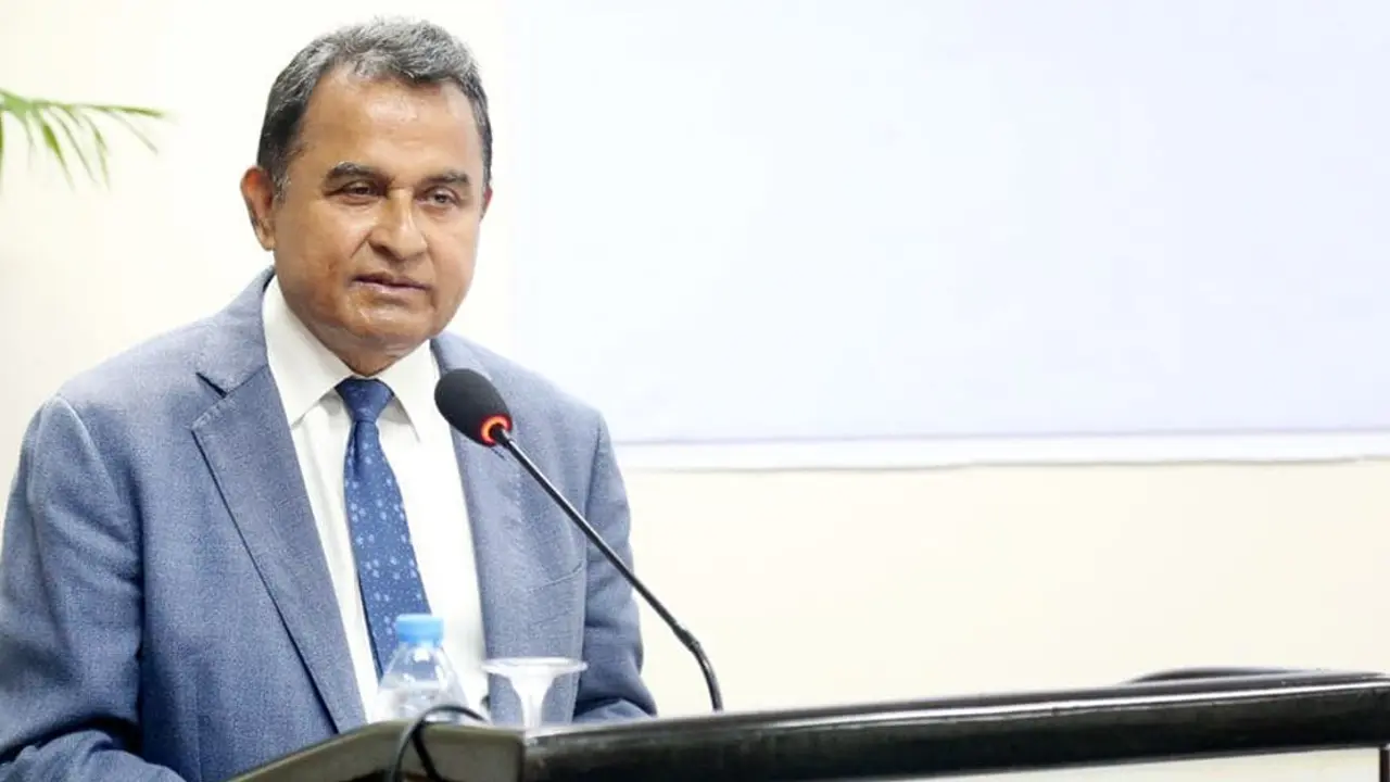 তেলের দাম কি আমরা বাড়িয়েছি, প্রশ্ন অর্থমন্ত্রীর