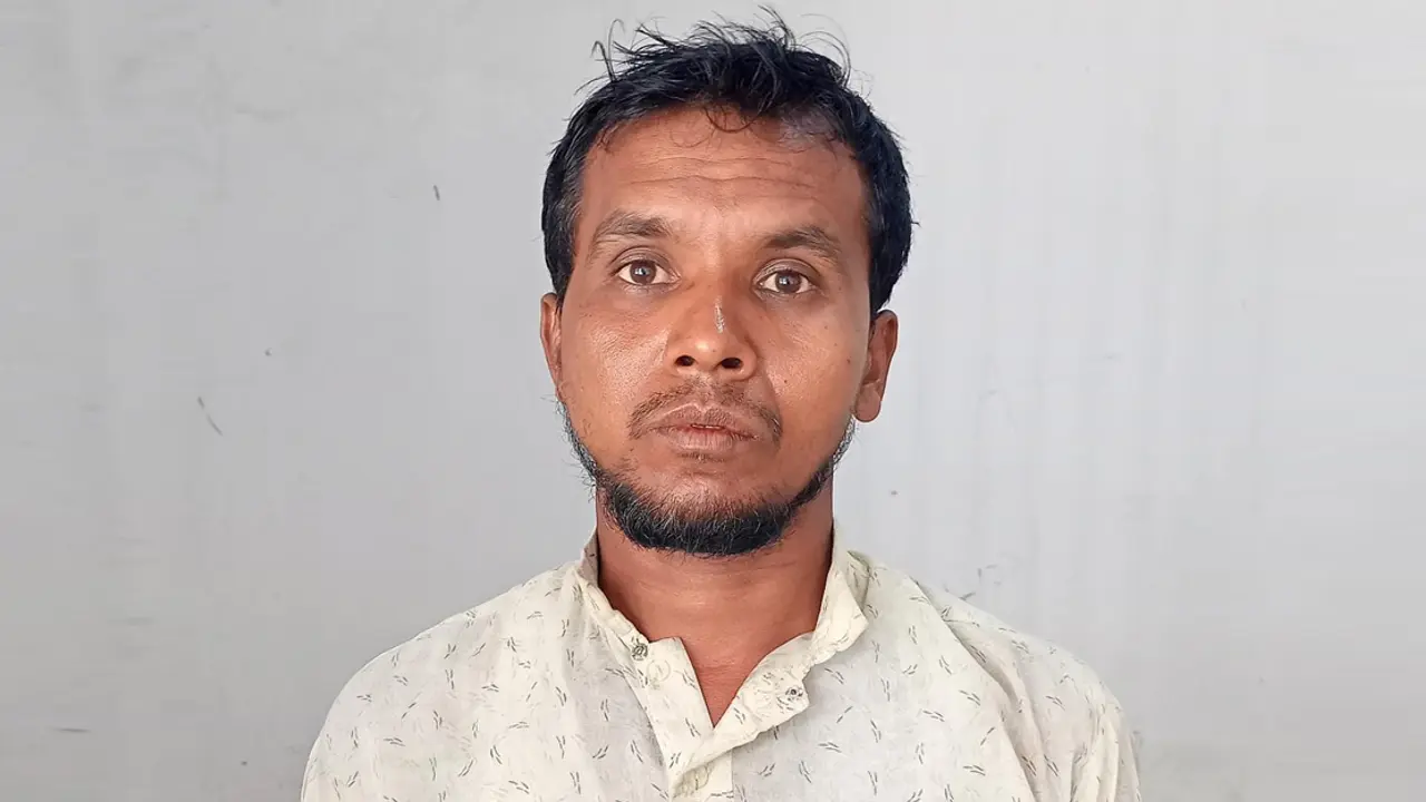 মাদরাসাছাত্রীকে ধর্ষণের অভিযোগে শিক্ষক গ্রেফতার
