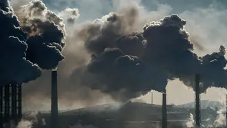 Air pollution in Europe still killing 300,000 a year: report