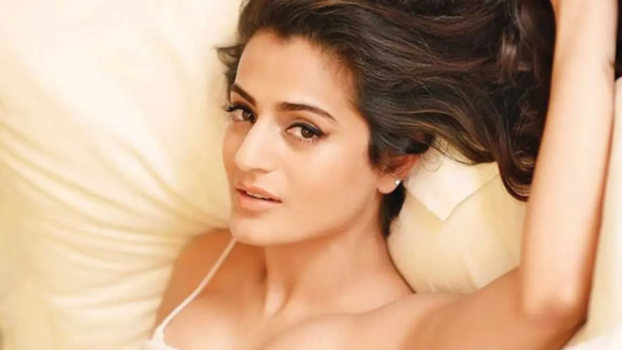 আমিশা বললেন ‘ভালোবাসি ডার্লিং’, বিয়ের প্রস্তাব দিলেন নেতার ছেলে