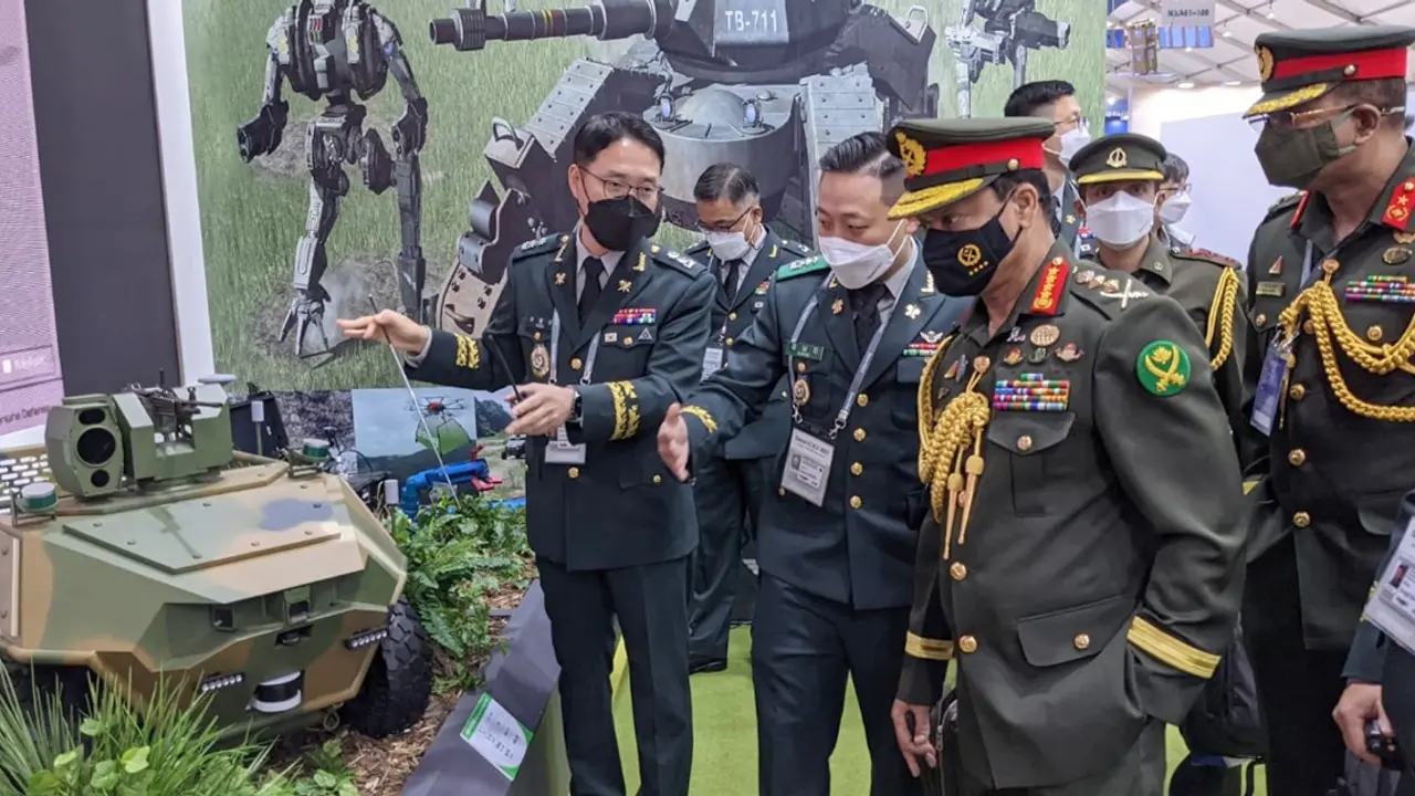 দক্ষিণ কোরিয়া সফর শেষে দেশে ফিরলেন সেনাপ্রধান