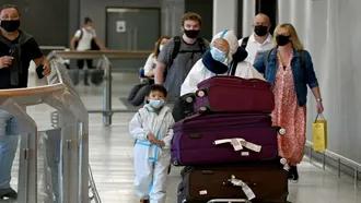 Australia reopens borders to non-citizens despite Omicron worries