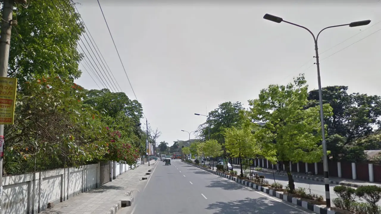 রাজধানীতে ট্রাকচাপায় ভ্যানচালক নিহত