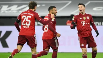 Lewandowski double gives Bayern 3-2 win at Dortmund