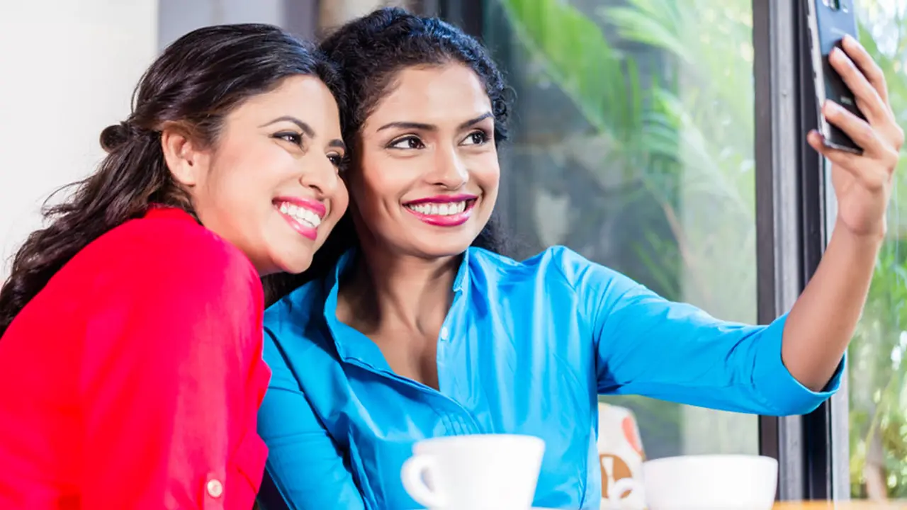 বোন হোক প্রিয় বন্ধু