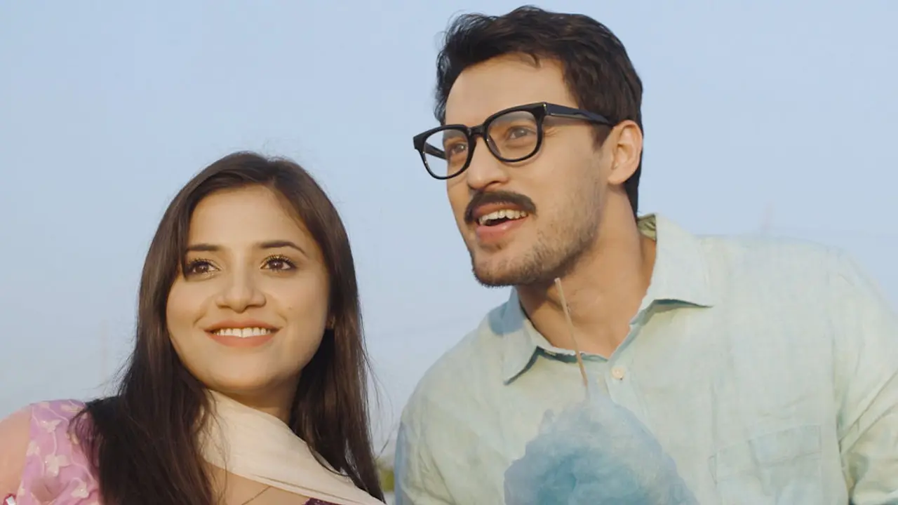 বড়দিনের নাটকে জুটি বাঁধলেন তারা