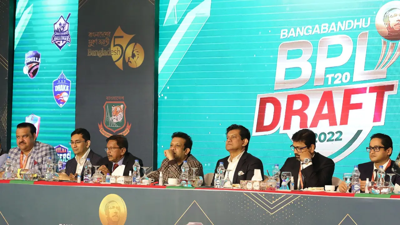 বিপিএল শুরুর আগেই করোনার হানা