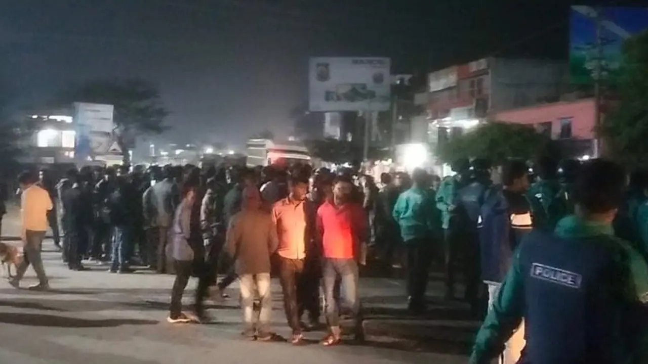 স্বামীসহ ছাত্রীকে মারধরের প্রতিবাদে ববি শিক্ষার্থীদের সড়ক অবরোধ