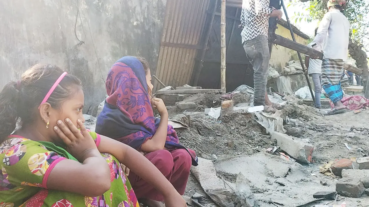সরকার রোহিঙ্গাদের ঘর দেয়, আর আমাদের উচ্ছেদ করে