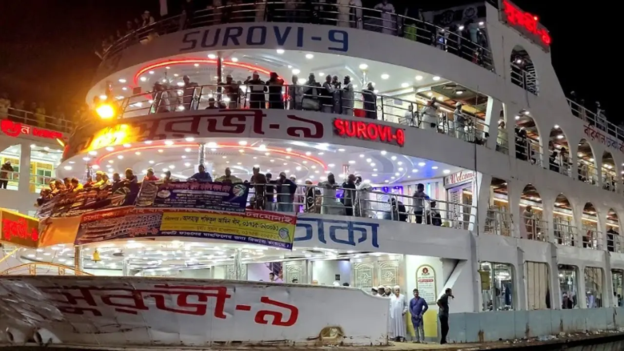 মাঝরাতে মেঘনায় লঞ্চে আগুন