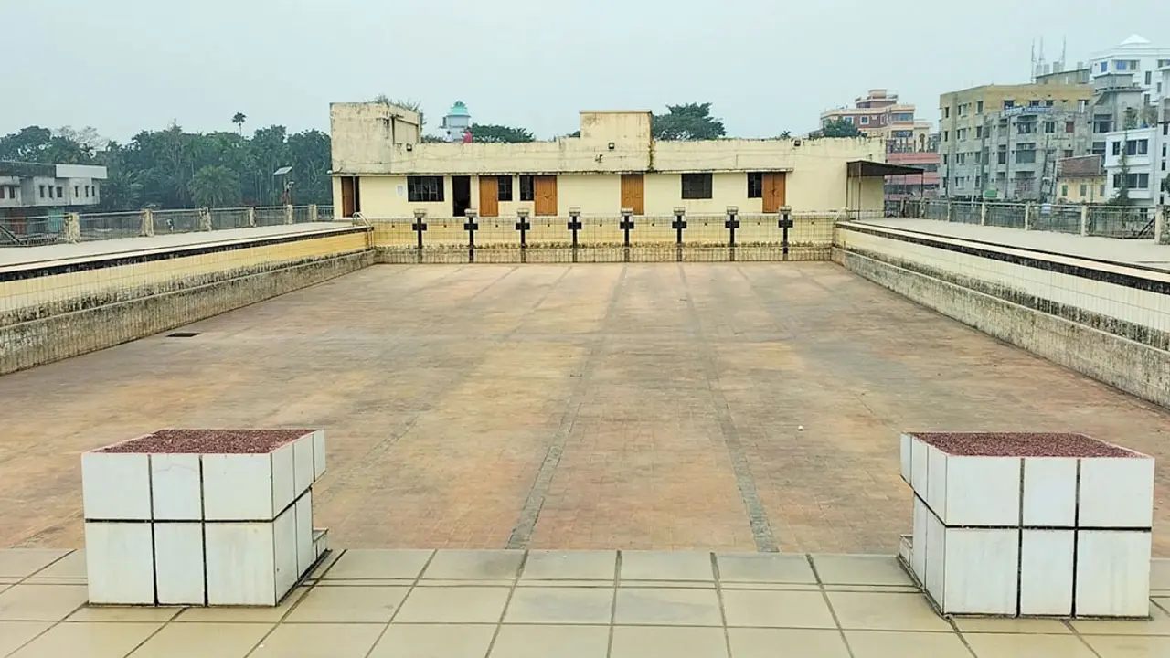 সাঁতার শেখা যায় না চাঁদপুরের ৪ কোটি টাকার সুইমিংপুলে