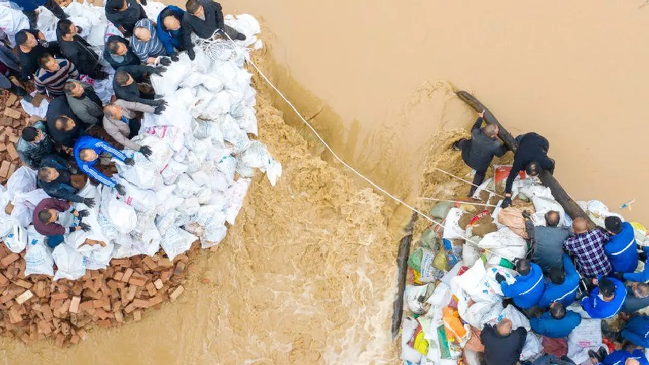 চীনে বন্যার কারণে বাস্তুচ্যুত প্রায় ২০ লাখ মানুষ