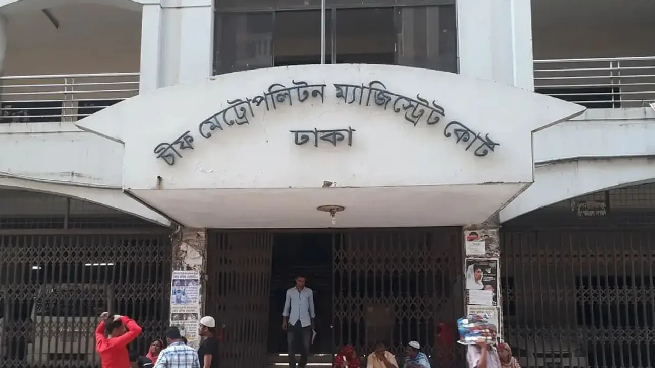 পুলিশের ওপর হামলা : জবির ৪ শিক্ষার্থীকে অভিযুক্ত করে চার্জশিট