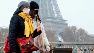 France posts record 464,000 daily COVID-19 cases