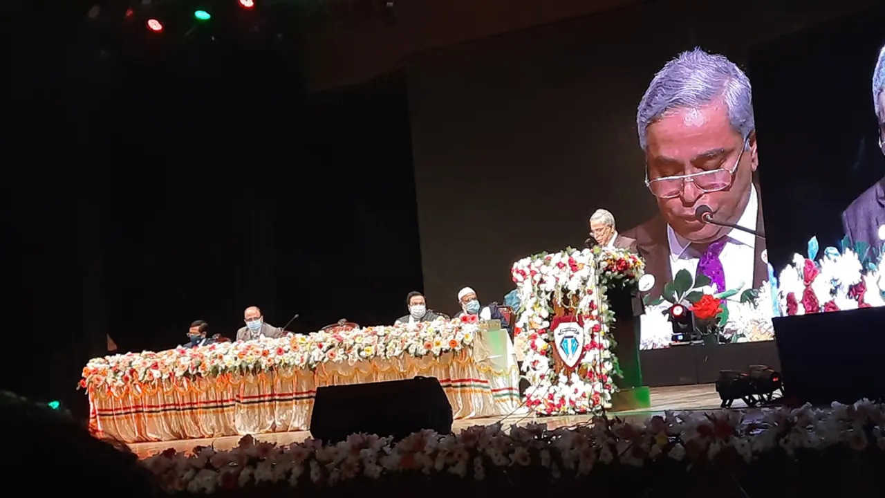 ‘টাকা হলে সবকিছু সম্ভব’ এ ধারণা চিরতরে মুছতে হবে: প্রধান বিচারপতি