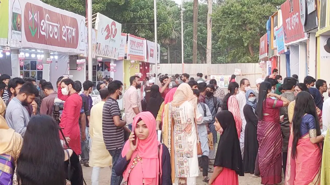 শঙ্কা থাকলেও ১ ফেব্রুয়ারি বইমেলার প্রস্তুতি নিচ্ছে বাংলা একাডেমি