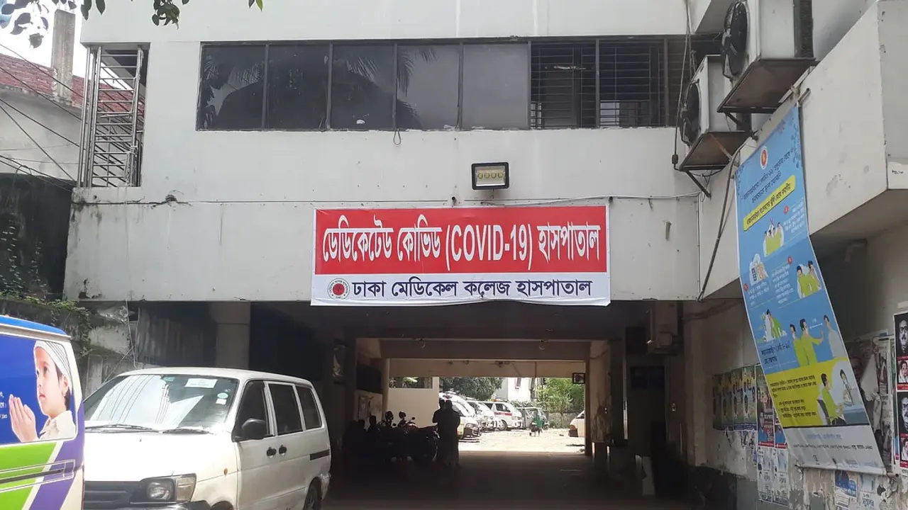 ঢামেকে বাড়ছে করোনা ও উপসর্গের রোগী
