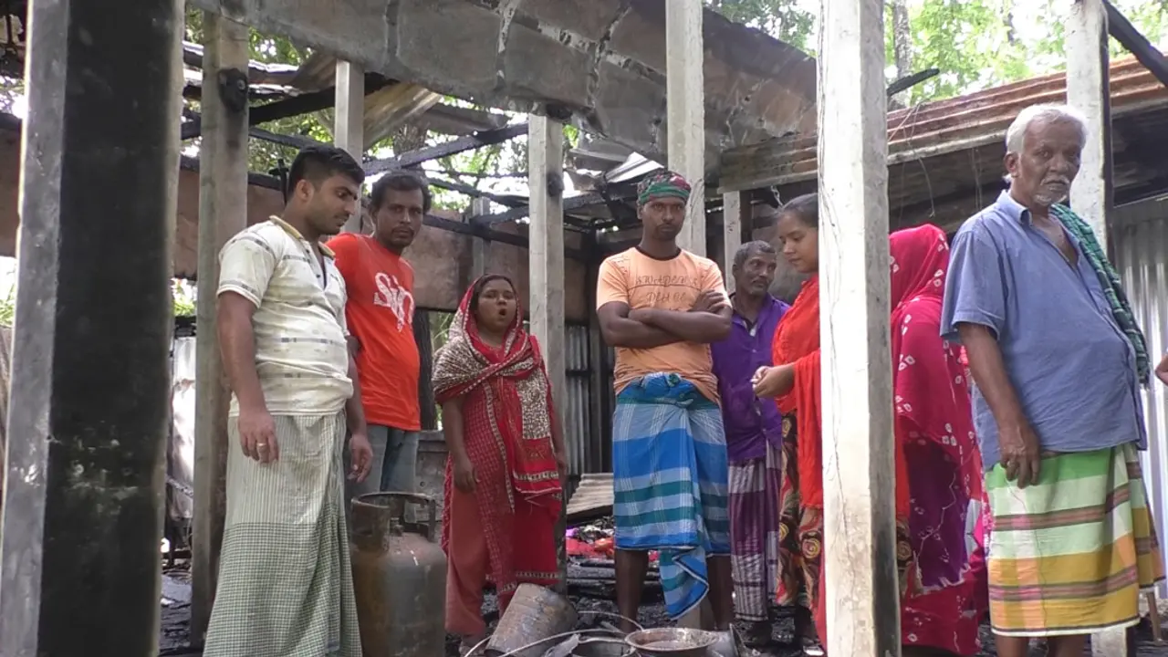 দোহারে আগুনে বসতঘর পুড়ে ছাই